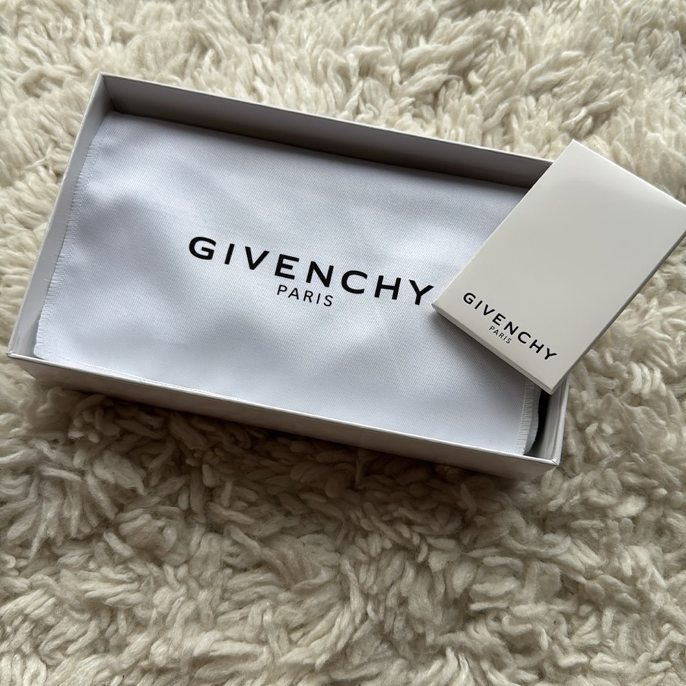 Givenchy Pandora Leather Zip Wallet - Picture 9 of 9